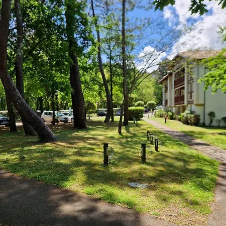 Au Coeur Du Golf, Proche Du Et Velodyssee Apartmán *