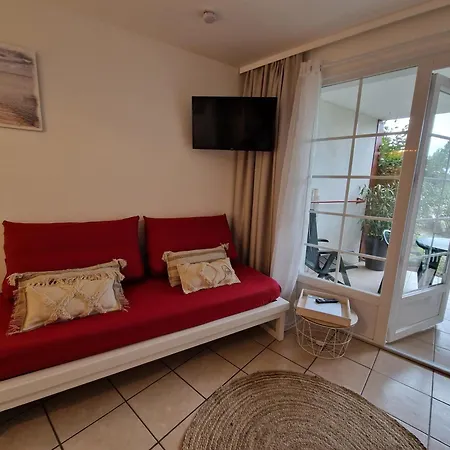 Au Coeur Du Golf, Proche Du Et Velodyssee Apartmán *