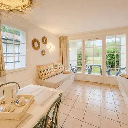 Au Coeur Du Golf, Proche Du Et Velodyssee Apartmán *