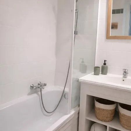 Au Coeur Du Golf, Proche Du Et Velodyssee Apartmán